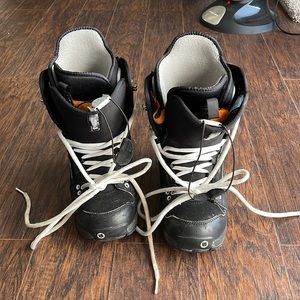 Burton Freestyle Women’s Snowboard Boots size 7